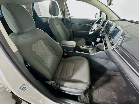 Used 2024 Kia Sportage LX image 28