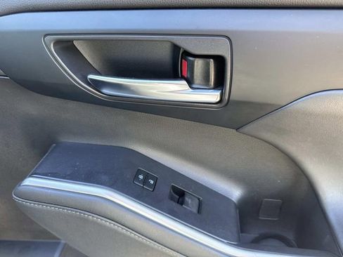 Used 2022 Toyota Highlander XLE image 20