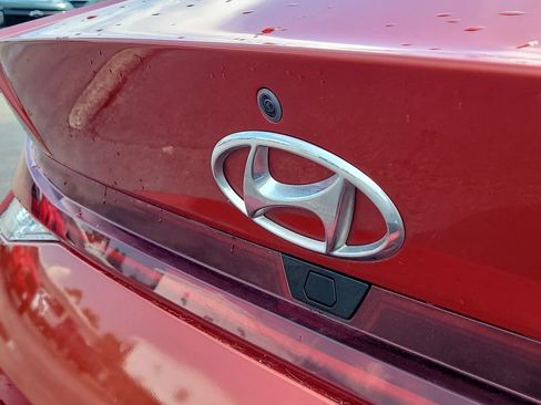 Used 2021 Hyundai Elantra Limited FWD image 28