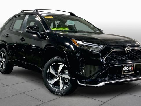 New 2025 Toyota RAV4 SE image 2