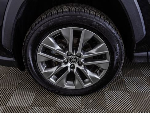 Used 2022 Toyota RAV4 XLE Premium image 50
