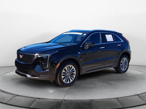 Used 2025 Cadillac XT4 Premium Luxury image 3