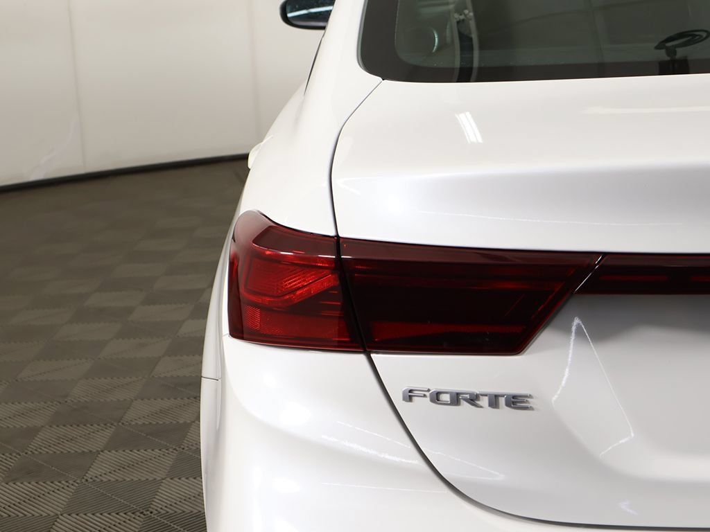 Used 2022 Kia Forte LXS w/ LXS Technology Package FWD image 17