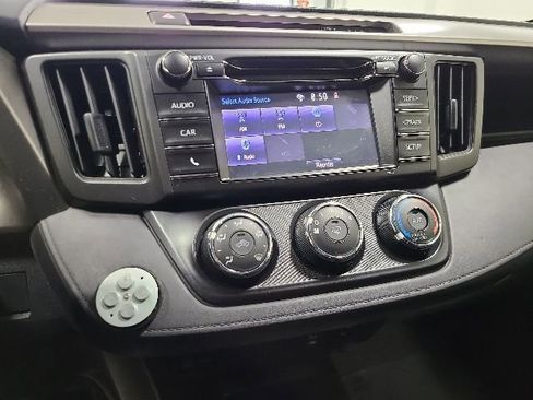 Used 2018 Toyota RAV4 LE w/ All Weather Liner Package FWD image 26