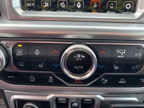 Used 2022 Jeep Gladiator Overland image 16