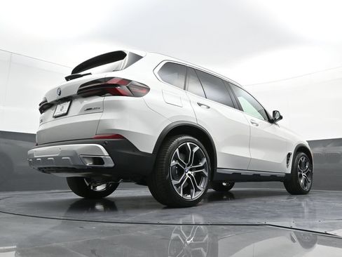 New 2026 BMW X5 xDrive50e image 28