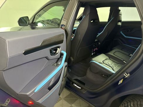 Used 2025 Lamborghini Urus SE image 60