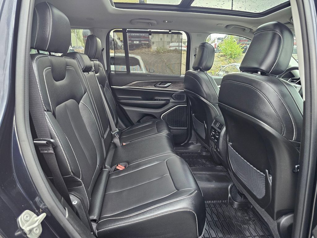 Used 2023 Jeep Grand Cherokee 4WD 4xe w/ Luxury Tech Group II image 13