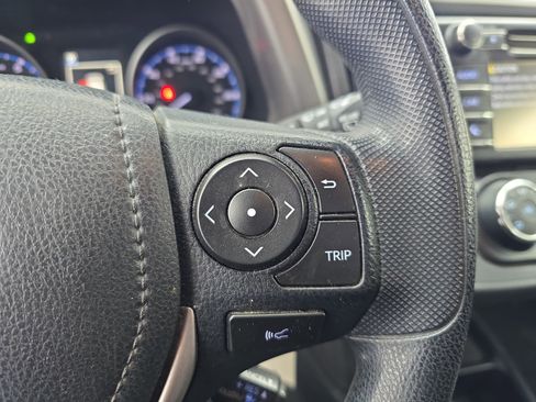 Used 2018 Toyota RAV4 LE image 17