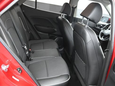 Used 2022 Hyundai Venue Limited FWD image 11