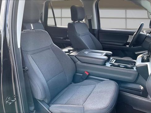 Used 2025 Ford Expedition Active AWD/4WD image 7