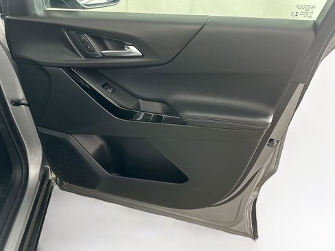 Used 2026 Chevrolet Equinox LT image 32