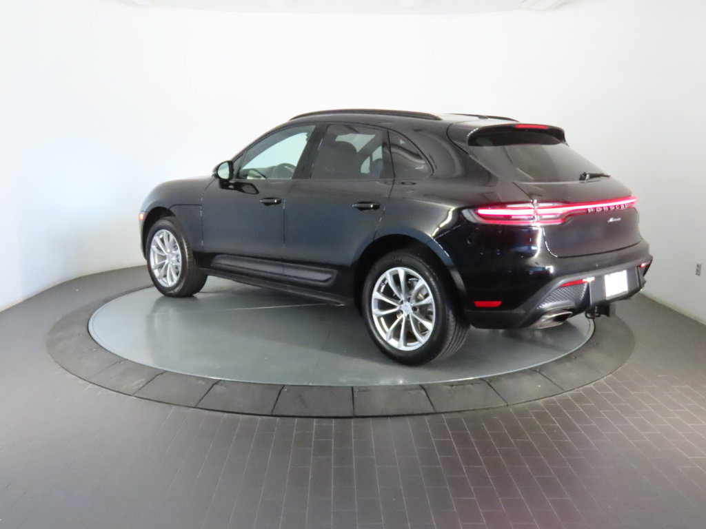 Certified 2025 Porsche Macan AWD/4WD image 3