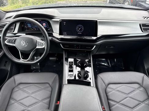 Used 2024 Volkswagen Atlas Cross Sport SE FWD image 19