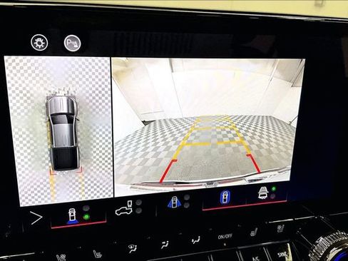 Used 2025 GMC Canyon Denali image 26