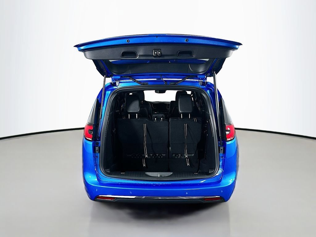 New 2026 Chrysler Pacifica Select FWD image 16