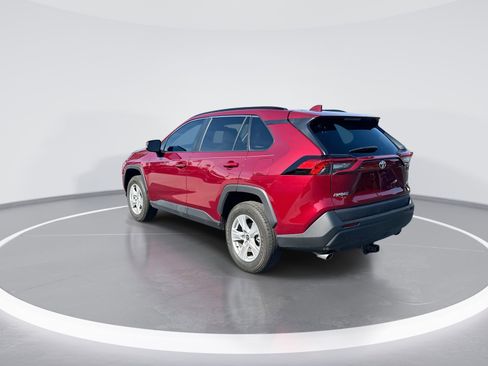 Used 2021 Toyota RAV4 XLE w/ Convenience Package FWD image 7