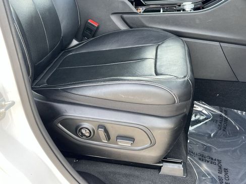 Used 2023 Jeep Grand Cherokee Overland image 31