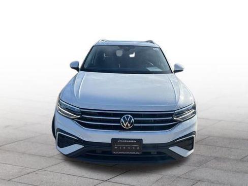 Used 2024 Volkswagen Tiguan SE image 2