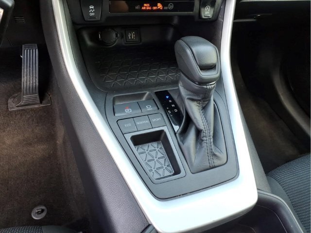 Used 2024 Toyota RAV4 LE FWD image 27