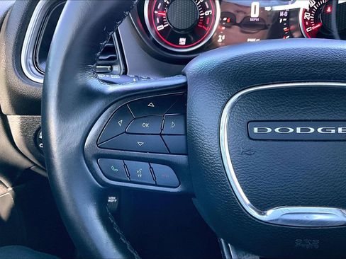 Used 2022 Dodge Challenger SXT image 11