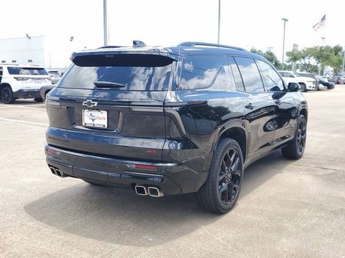 Used 2025 Chevrolet Traverse RS AWD/4WD image 3