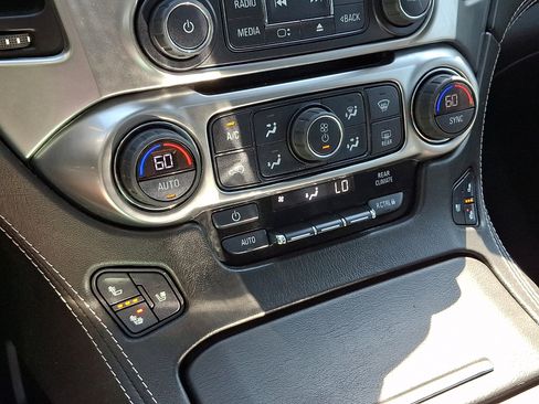 Used 2019 Chevrolet Suburban Premier AWD/4WD image 18