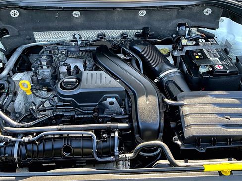 Used 2022 Volkswagen Taos SE w/ Panoramic Sunroof Package image 10