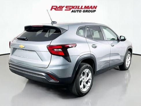 Used 2025 Chevrolet Trax LS w/ LS Convenience Package FWD image 7