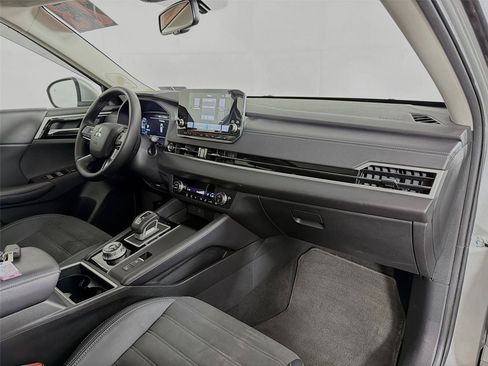 Used 2023 Mitsubishi Outlander SE AWD/4WD image 32