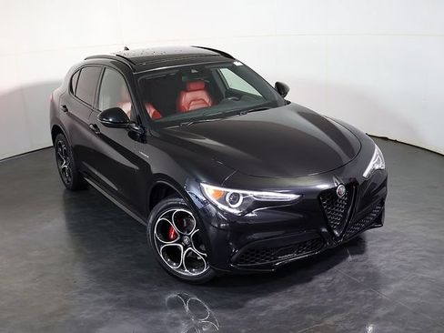 Used 2023 Alfa Romeo Stelvio Veloce AWD/4WD image 7