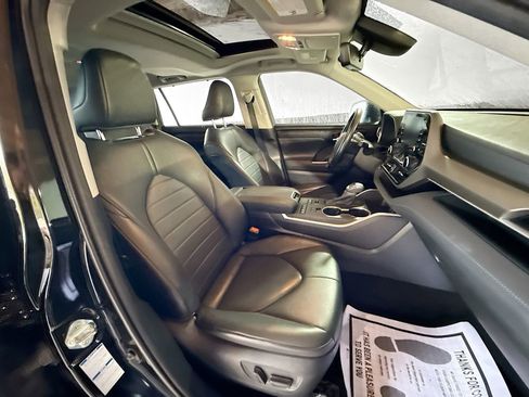 Used 2020 Toyota Highlander XLE image 33