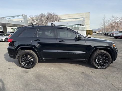 Used 2021 Jeep Grand Cherokee Laredo X image 9