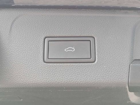 Used 2024 Volkswagen Atlas SE w/ Panoramic Sunroof Package FWD image 15