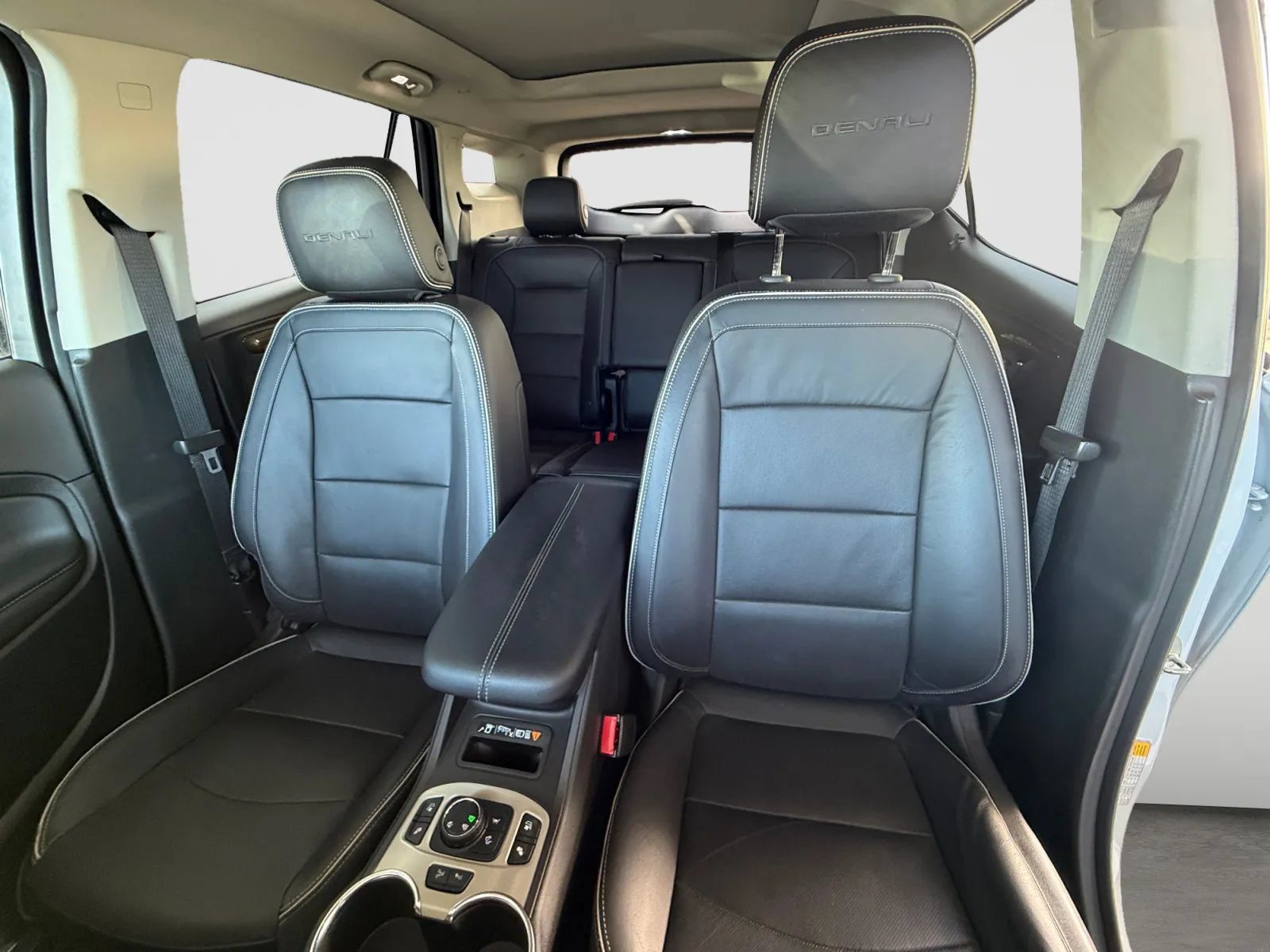 Used 2020 GMC Terrain Denali w/ Denali Premium Package AWD/4WD image 13