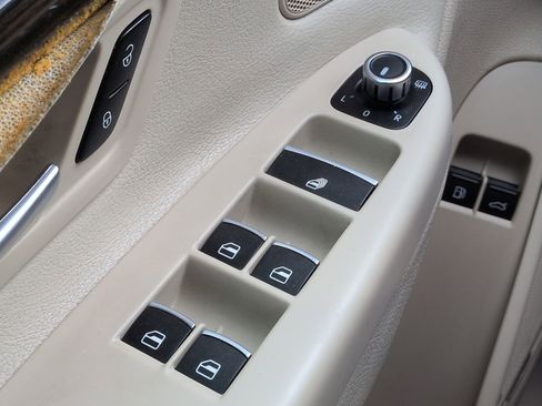 Used 2013 Volkswagen Eos Executive image 23