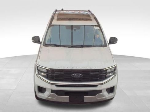 Used 2025 Ford Expedition Platinum image 2