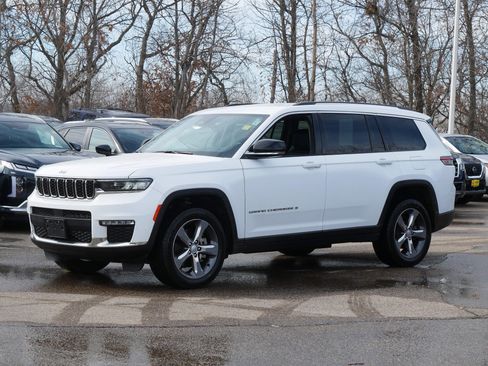 Used 2022 Jeep Grand Cherokee L Limited image 3