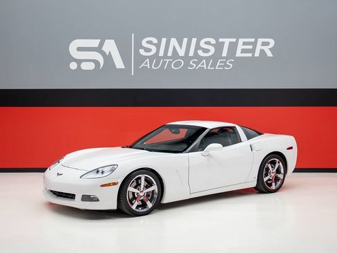 Used 2009 Chevrolet Corvette Coupe w/ Z51 Performance Package RWD image 1