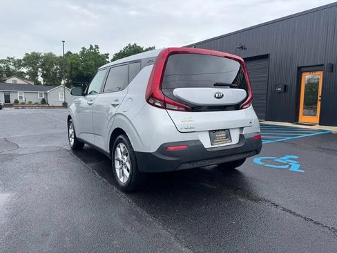 Used 2021 Kia Soul S FWD image 2
