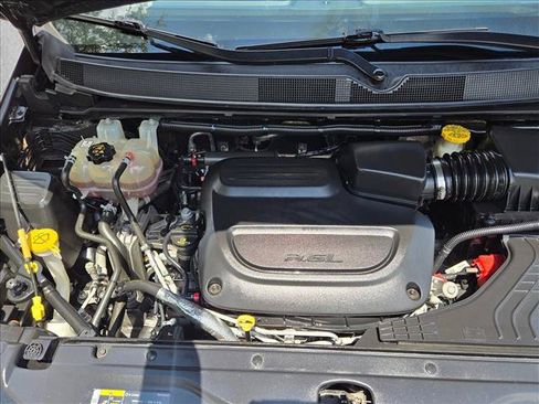 Used 2019 Chrysler Pacifica Touring-L FWD image 22