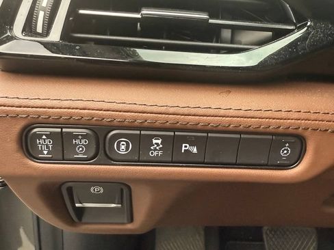 Used 2024 Acura MDX SH-AWD w/ Advance Package image 11