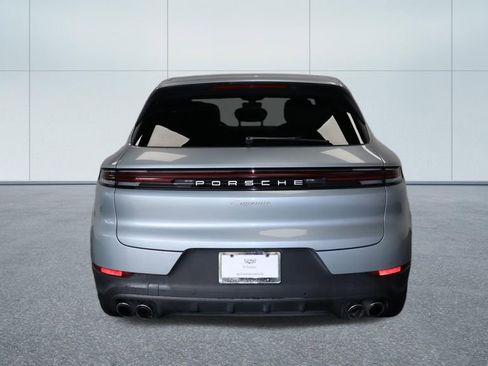 Used 2024 Porsche Cayenne AWD/4WD image 4