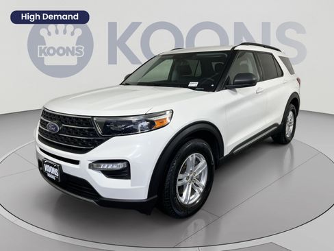 Certified 2022 Ford Explorer XLT w/ Equipment Group 202A AWD/4WD image 1