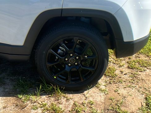 New 2025 Jeep Compass Latitude w/ Altitude Special Edition image 12