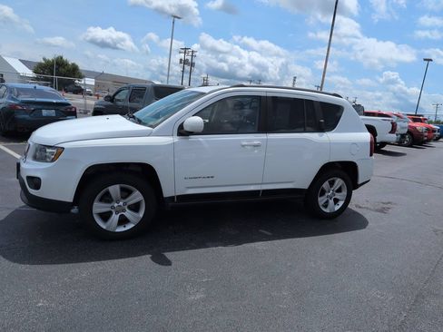 Used 2016 Jeep Compass Latitude AWD/4WD image 2