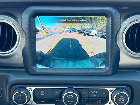 Used 2023 Jeep Gladiator Overland image 16