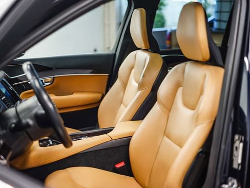 Used 2019 Volvo XC90 T6 Momentum w/ Protection Package Premier image 18