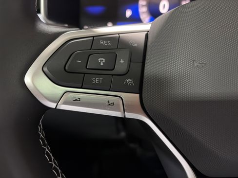 New 2026 Volkswagen Taos SE image 19