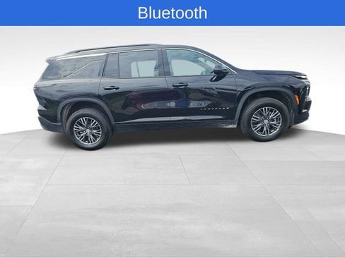 Used 2025 Chevrolet Traverse LT image 6